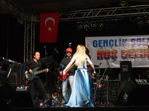 ORDU'DA MAYIS 7'SİNDE KUTSİ VE ZEYNEP CASALİNİ KONSERİ 19