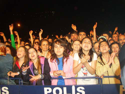 ORDU'DA MAYIS 7'SİNDE KUTSİ VE ZEYNEP CASALİNİ KONSERİ 3