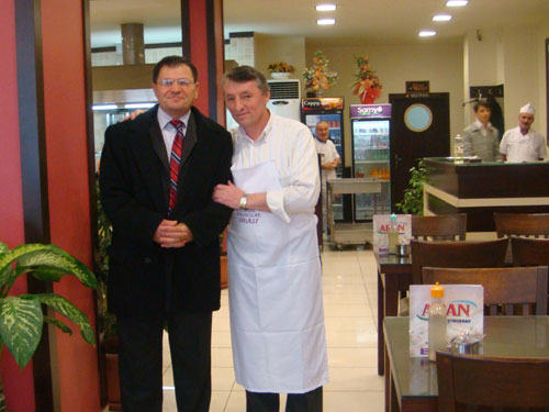 Aran Restaurant çalışanları ve Restaurantın en şirin personeli :)) 9