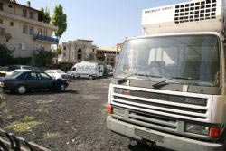 Park halindeki kamyonlar çalındı