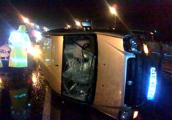 Yolda kayan araç takla attı:4 yaralı