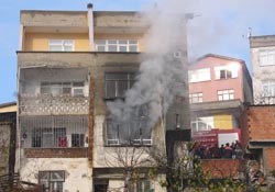 Bacadan düşen kıvılcımdan ev yandı
