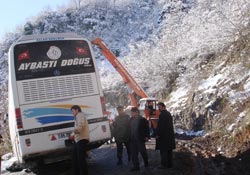 Otobüs kazasında ölenler toprağa verildi