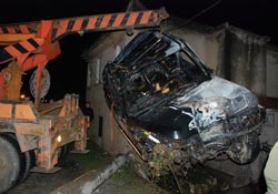 Otomobil önce takla attı sonra alev aldı