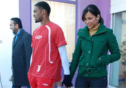 Golcü Bruno'ya kız arkadaş ziyareti