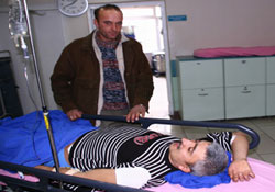 Traktör şarampole devrildi:1 yaralı