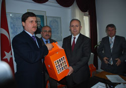 Fatsa'da okullara kitap seti dağıtıldı