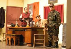 Buzlar erimeden" sahnelendi