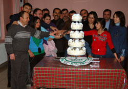 Kimsesiz çocuklara doğum günü partisi