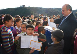 Başarılı öğrencilere ödüllü karne