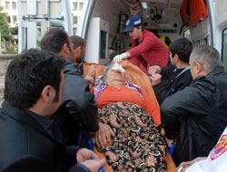 Kaldırıma takılan kadın hastanelik oldu