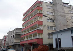 3 yaşındaki bebek 6.kattan aşağı düştü