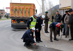 Kamyonun alttında kalan çocuk öldü