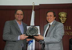 Torun'dan Dindar'a plaket