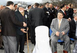 "Amca sen değil vekilin otursun!"