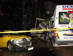 Minibüsle taksiyeye çarptı:1 ölü 5 yaralı