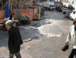 Su borusu bomba gibi patladı