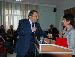 Vali Kaban salonu terk etti