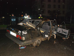 Kaygan yolda otomobil takla attı:1 ölü 4 yaralı