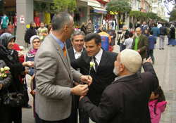 Ali Aydın Kandili ve Kadınlar Gününü sokakta kutladı