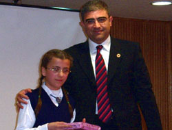 En güzel İstiklal Marşı okuyana altın