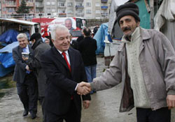 Başkan Adayı kara projelerini onaylattı