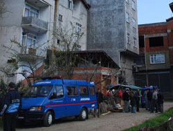 Yalnız yaşadığı evinde ölü bulundu