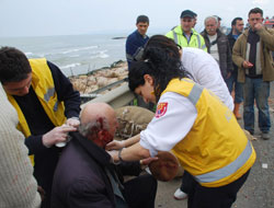 Minibüs önce otomobile sonra kamyona çarptı:1 yaralı