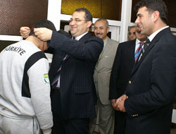 Kaban'dan güreşçilere ödül