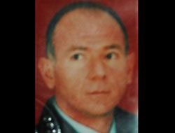 Polis memuru odasında intihar etti