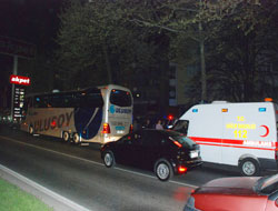 Otomobil Otobüse Çarptı:1 Yaralı