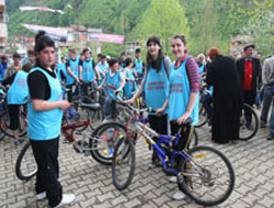 Hıdırellez şenliklerinde bayan bisikletçiler