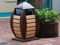 Şehir mobilyalarına ahşap kaplama