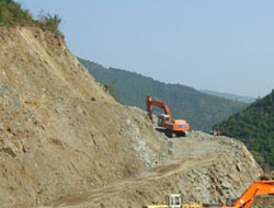 Aybast-Reşadiye yolu devam ediyor