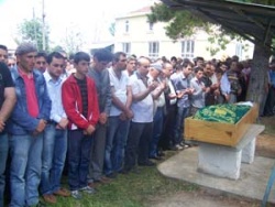 Öldürülen muhtar toprağa verildi