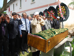 Zeki Sezer DSP'li Başkan adayının  cenazesinde