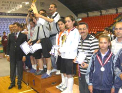 Mimar Oktay Uğurel İşitme Engelliler İlköğretim'den iki 3.lük