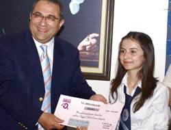 "Okuyalım Anlayalım" da dereceye girenlere ödül