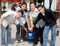 Ünye sokaklarına atık pil kutusu