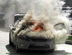 Başbakanın korumalarının aracı patladı