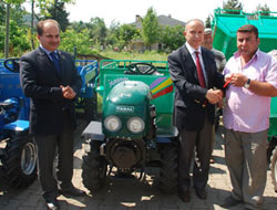 Fatsalı çiftçilere 80 adet tarım aracı
