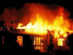 Gece yarısı çıkan yangın korkuttu