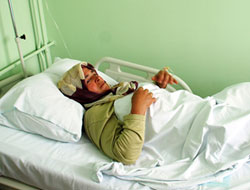 Halı yıkarken kurşunlandı