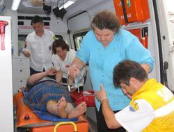 Araç elektrik direğine çarptı:7 yaralı