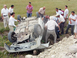 Otomobil takla attı:4 yaralı