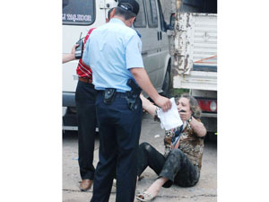 Kadınlardan alacak verecek kavgası