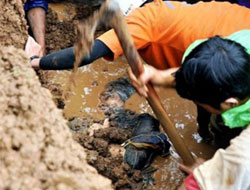 2 kişi halen göçük altında!