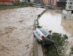 Sel Giresun'u felç etti