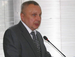 Polonyalı müsteşar Nazım Hikmet'ten örnek verdi