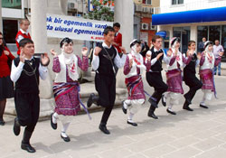 İşitmeden Oynadılar